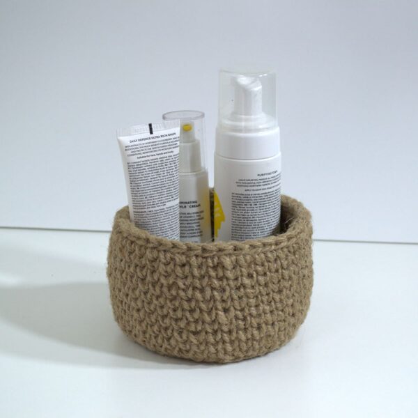 Crochet basket from jute